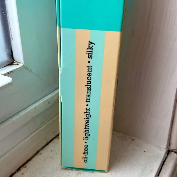 New Benefit The POREfessional Pore Minimizing Primer - Picture 5 of 9